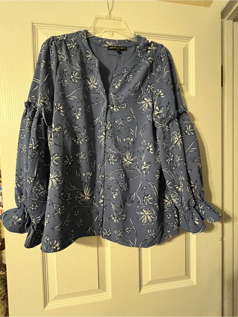 Blue Floral Long-Sleeve Women's Top Adrienne Vittadini medium